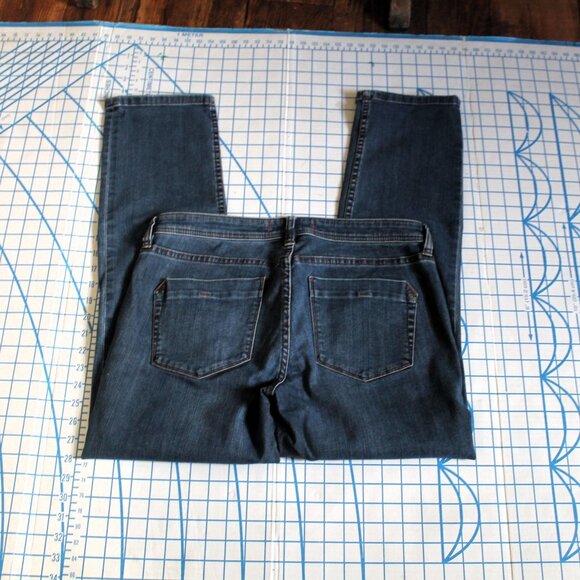 Tommy Bahama Denim Baggy Boyfriend Jeans, Size 4 - Picture 2 of 5